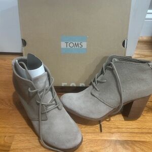 Beige Tom’s chunky heel ankle Boot.